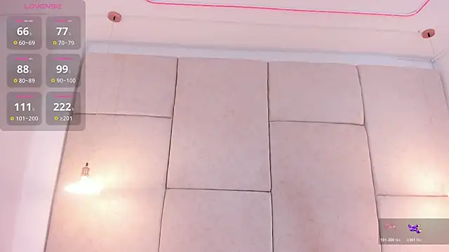 aisha vs online show from December 2025 12:42:02 PM