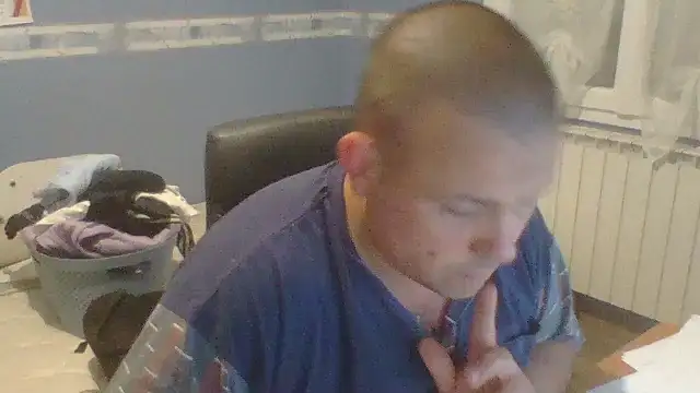 manubm03 online show from October 2025 11:42:02 AM