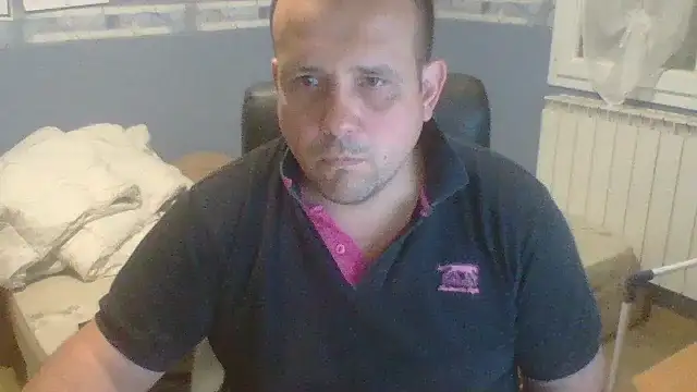 manubm03 online show from October 2025 12:52:02 PM