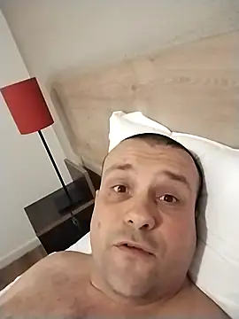 manubm03 online show from November 2025 08:08:02 PM