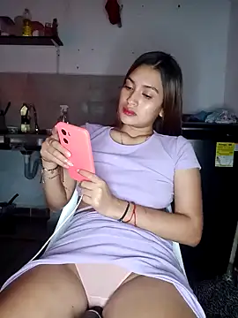 annie-19 online show from December 2024 07:10:01 PM