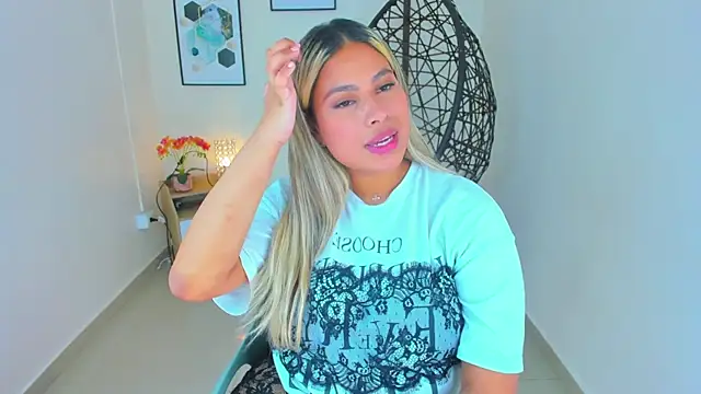 Carlota peach online show from February 2025 03:15:01 AM