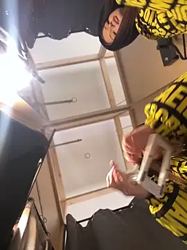 KrisMagnoly online show from December 2025 04:44:01 PM