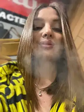 Snapshot of KrisMagnoly chatting on April 2026 02:25:01 PM KrisMagnoly online show from April 2026 02:25:01 PM