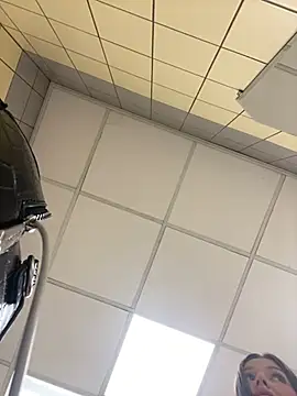 Snapshot of KrisMagnoly chatting on April 2026 05:32:02 PM KrisMagnoly online show from April 2026 05:32:02 PM