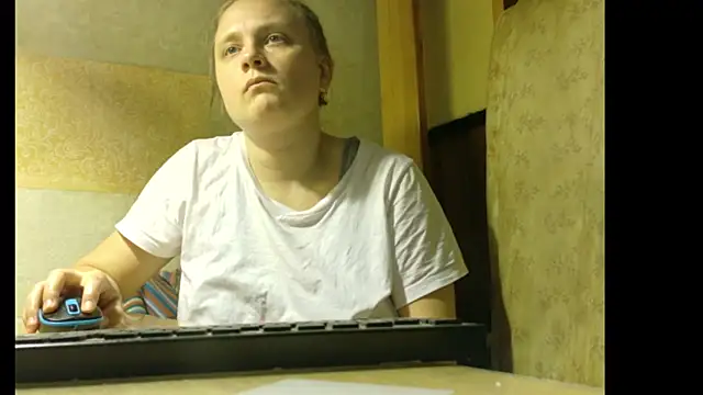 Snapshot of FrumCake chatting on March 2026 04:34:01 PM FrumCake online show from March 2026 04:34:01 PM