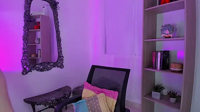 KimberlyJohnsoon online show from November 2025 03:29:02 PM