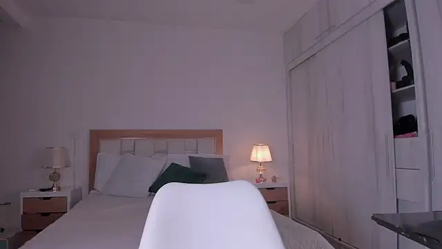 Snapshot of mia_hank chatting on January 2025 11:43:01 AM mia hank online show from January 2025 11:43:01 AM