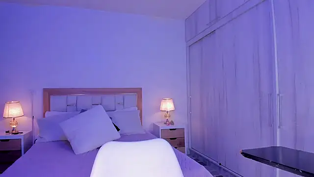 Snapshot of mia_hank chatting on February 2025 11:45:02 AM mia hank online show from February 2025 11:45:02 AM