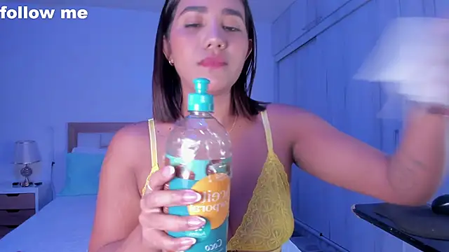 Snapshot of mia_hank chatting on February 2025 12:28:01 PM mia hank online show from February 2025 12:28:01 PM