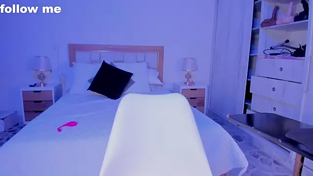 Snapshot of mia_hank chatting on February 2025 12:00:02 PM mia hank online show from February 2025 12:00:02 PM