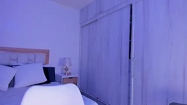 Snapshot of mia_hank chatting on February 2025 11:46:01 AM mia hank online show from February 2025 11:46:01 AM