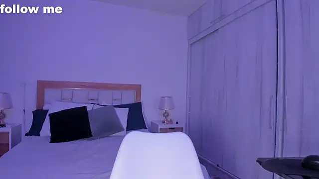 Snapshot of mia_hank chatting on February 2025 11:43:01 AM mia hank online show from February 2025 11:43:01 AM