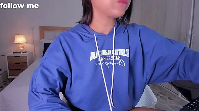 Snapshot of mia_hank chatting on February 2025 11:41:02 AM mia hank online show from February 2025 11:41:02 AM