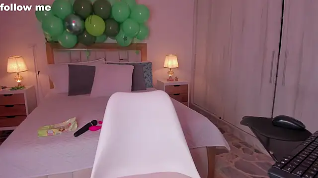 Snapshot of mia_hank chatting on March 2025 11:44:02 AM mia hank online show from March 2025 11:44:02 AM