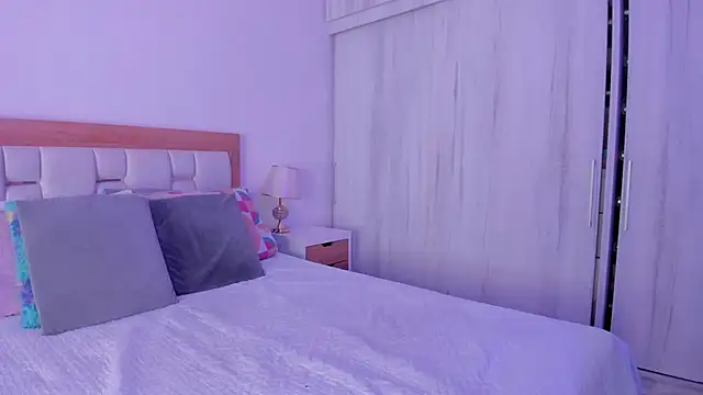 Snapshot of mia_hank chatting on October 2025 12:00:02 PM mia hank online show from October 2025 12:00:02 PM