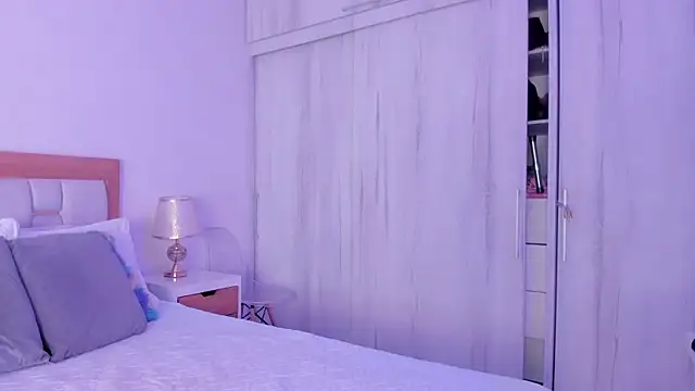 Snapshot of mia_hank chatting on October 2025 11:44:02 AM mia hank online show from October 2025 11:44:02 AM