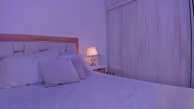 mia hank online show from December 2025 11:39:02 AM