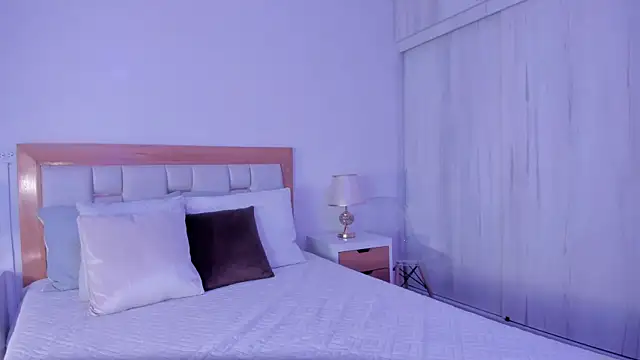 mia hank online show from April 2026 11:43:01 AM