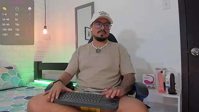 DaviidEvans  online show from October 2025 12:46:01 PM