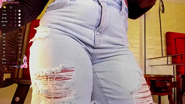 Snapshot of Tayra_Siny chatting on October 2025 04:55:01 AM Tayra Siny online show from October 2025 04:55:01 AM