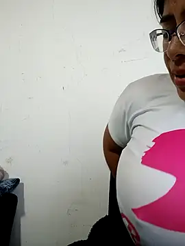 Snapshot of __valentina18 chatting on January 2025 04:12:02 PM valentina18 online show from January 2025 04:12:02 PM