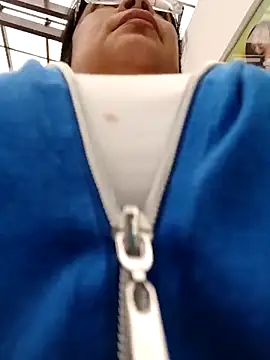 Snapshot of __valentina18 chatting on March 2025 04:17:01 PM valentina18 online show from March 2025 04:17:01 PM