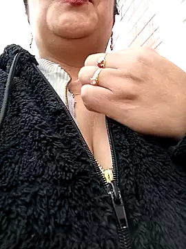 Snapshot of __valentina18 chatting on March 2025 04:42:02 PM valentina18 online show from March 2025 04:42:02 PM