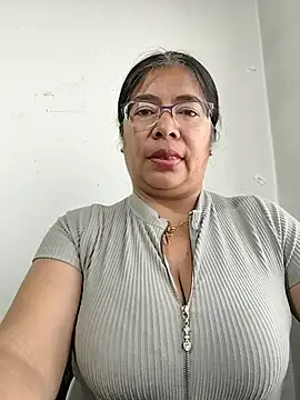 Snapshot of __valentina18 chatting on November 2025 01:10:02 PM valentina18 online show from November 2025 01:10:02 PM