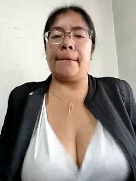 Snapshot of __valentina18 chatting on November 2025 01:00:02 PM valentina18 online show from November 2025 01:00:02 PM