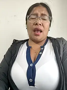 Snapshot of __valentina18 chatting on November 2025 01:00:01 PM valentina18 online show from November 2025 01:00:01 PM