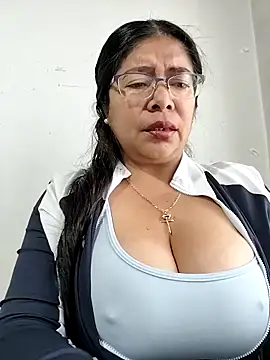 Snapshot of __valentina18 chatting on November 2025 01:11:02 PM valentina18 online show from November 2025 01:11:02 PM