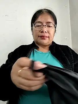 Snapshot of __valentina18 chatting on December 2025 01:05:02 PM valentina18 online show from December 2025 01:05:02 PM