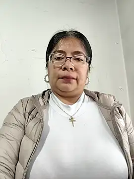 Snapshot of __valentina18 chatting on December 2025 01:05:02 PM valentina18 online show from December 2025 01:05:02 PM