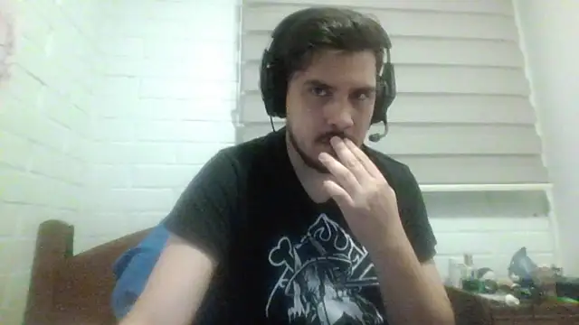 Snapshot of hung_weeb chatting on March 2026 01:32:02 AM hung weeb online show from March 2026 01:32:02 AM