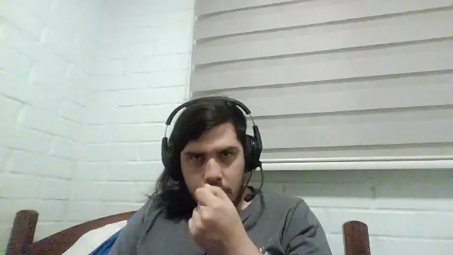 Snapshot of hung_weeb chatting on April 2026 02:31:01 AM hung weeb online show from April 2026 02:31:01 AM