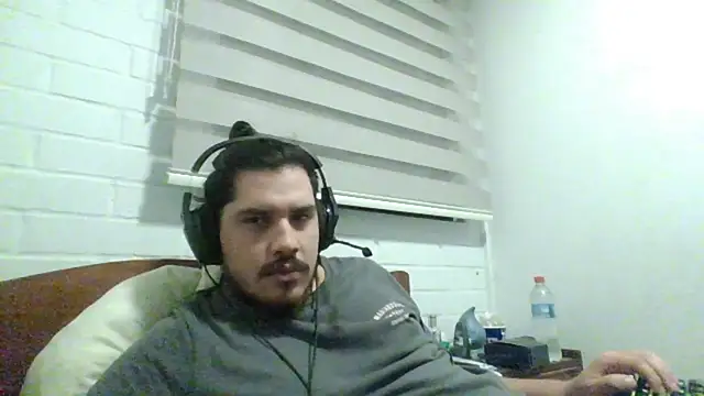 Snapshot of hung_weeb chatting on April 2026 03:37:01 AM hung weeb online show from April 2026 03:37:01 AM