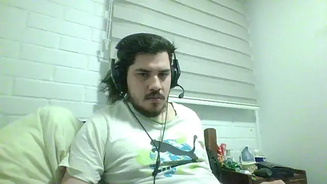 Snapshot of hung_weeb chatting on April 2026 03:37:02 AM hung weeb online show from April 2026 03:37:02 AM