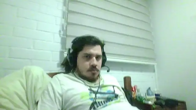 Snapshot of hung_weeb chatting on April 2026 04:46:01 AM hung weeb online show from April 2026 04:46:01 AM