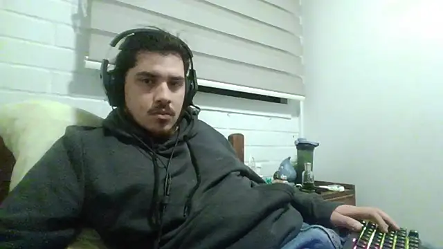 Snapshot of hung_weeb chatting on April 2026 01:55:02 AM hung weeb online show from April 2026 01:55:02 AM