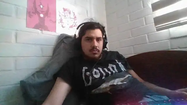 Snapshot of hung_weeb chatting on April 2026 04:25:01 PM hung weeb online show from April 2026 04:25:01 PM