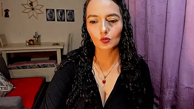 Snapshot of emma_luxy chatting on April 2026 12:15:02 AM emma luxy online show from April 2026 12:15:02 AM
