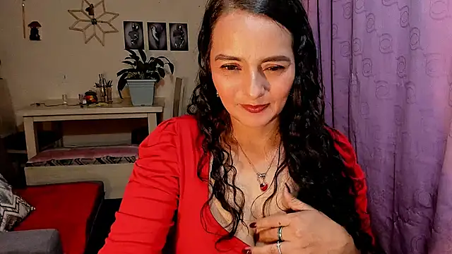 Snapshot of emma_luxy chatting on April 2026 11:10:01 PM emma luxy online show from April 2026 11:10:01 PM