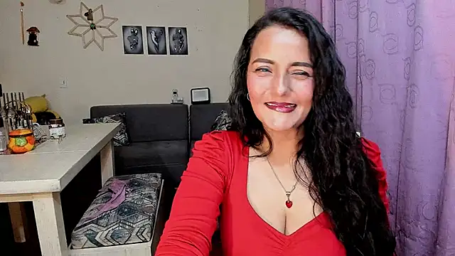 Snapshot of emma_luxy chatting on April 2026 01:23:02 AM emma luxy online show from April 2026 01:23:02 AM
