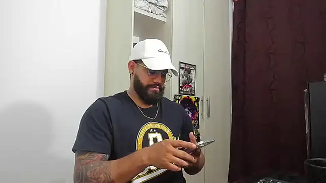 Snapshot of _Coddygold_ chatting on April 2026 11:40:02 PM Coddygold online show from April 2026 11:40:02 PM