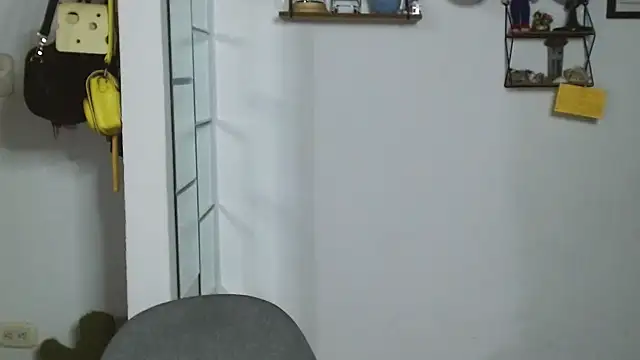 Snapshot of Nikkykora15 chatting on January 2025 02:49:02 AM Nikkykora15 online show from January 2025 02:49:02 AM