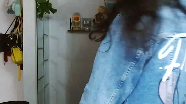 Snapshot of Nikkykora15 chatting on March 2025 10:05:01 PM Nikkykora15 online show from March 2025 10:05:01 PM