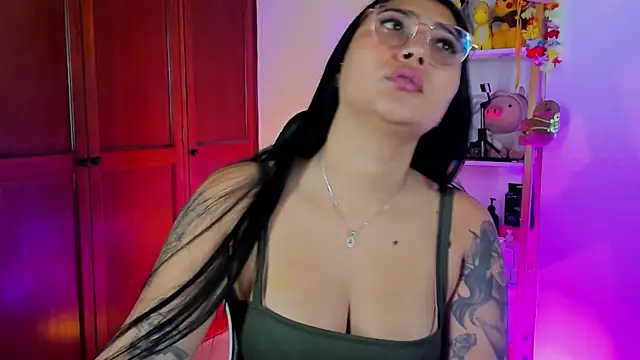 eymy-hadid online show from December 2025 06:04:01 PM