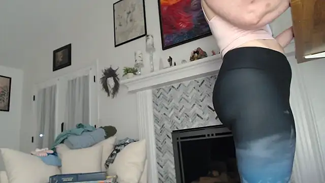 AuroraWillows online show from October 2025 11:00:02 AM