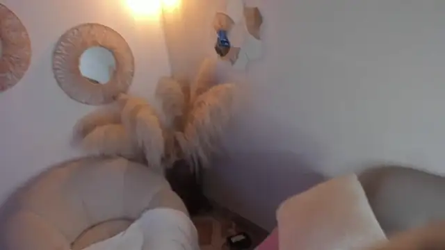 whiite snow online show from February 2025 09:20:02 PM